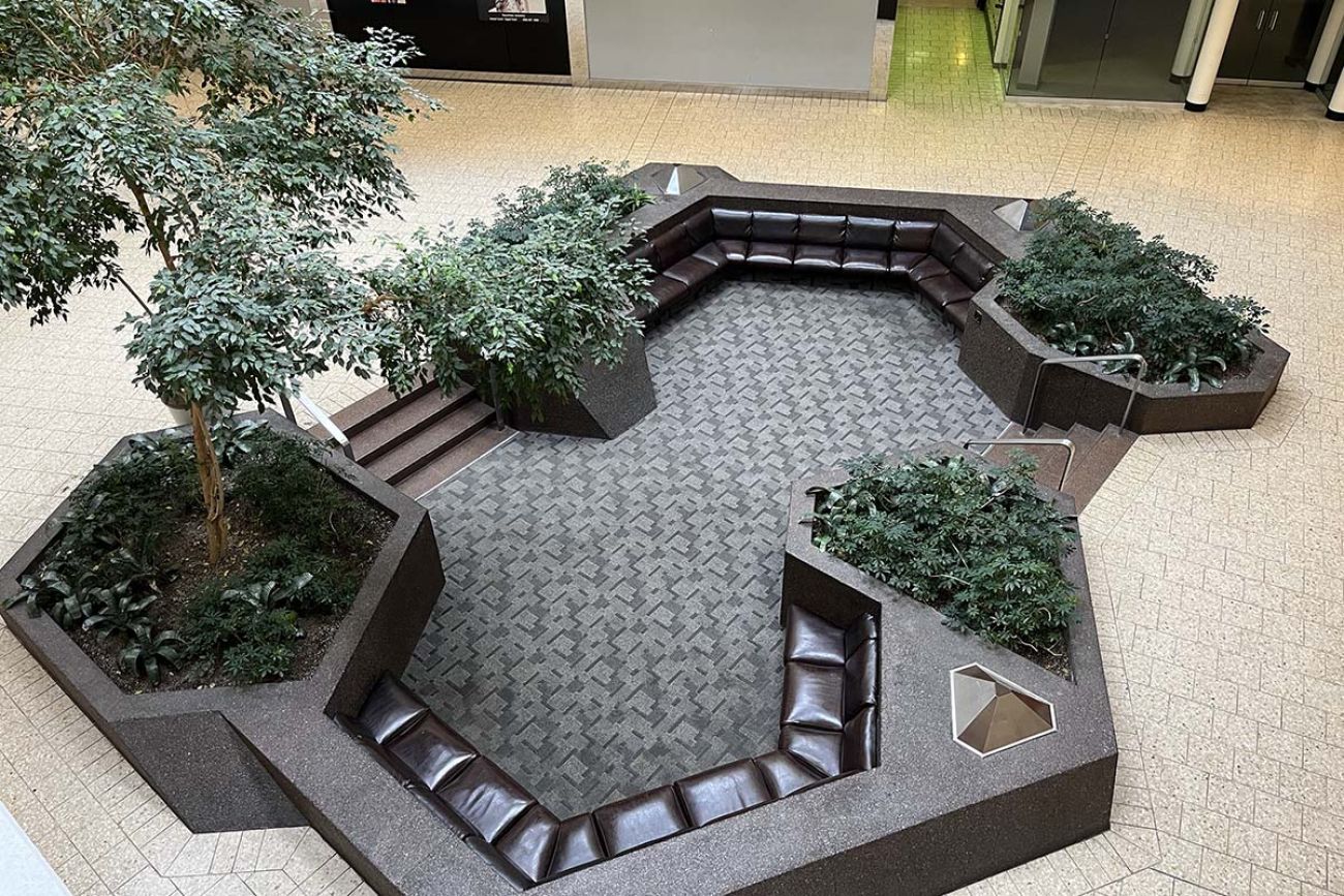 seating at the lakeside mall
