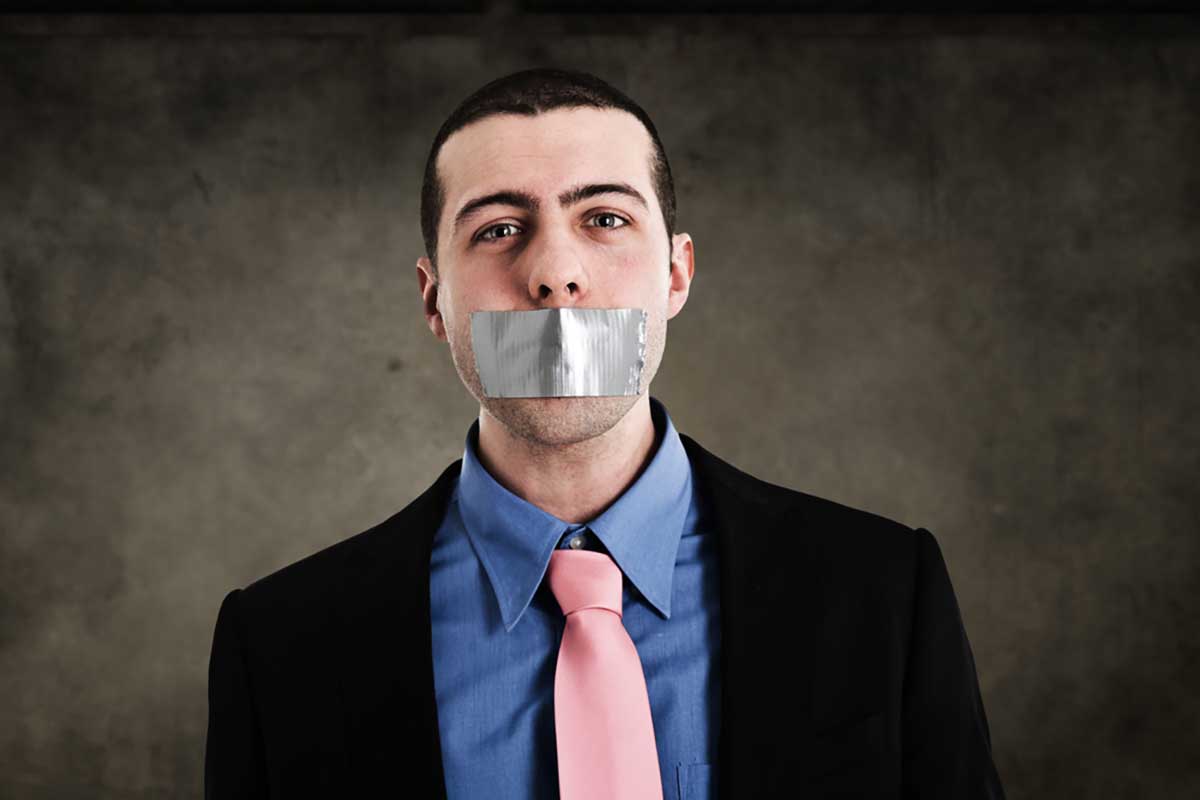 с какого возраста можно ругаться матом. silence. с какого возраста можно ругаться матом фото. с какого возраста можно ругаться матом-silence. картинка с какого возраста можно ругаться матом. картинка silence. Рекомендации относительно возрастного использования мата нигде не регламентированы. Законодательством предусмотрен лишь официальный запрет на использование нецензурных слов в общественных местах. За бранные слова, используемые в театрах или ресторанах матершиннику грозит штраф. Что касается маленьких детей, то за «крепкое» словцо накажут не их, а родителей, не усмотревших за лексикой своего чада.