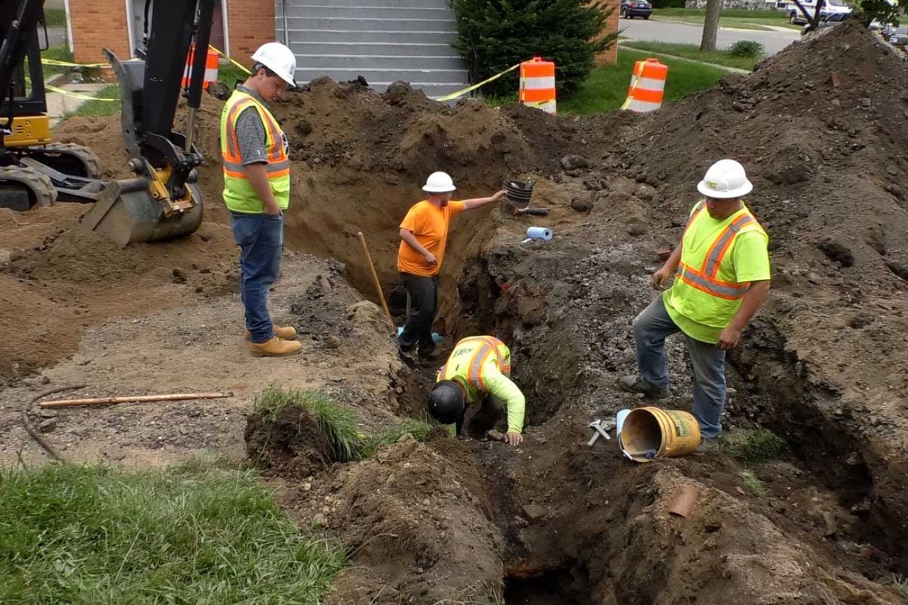 workers replacing pipe