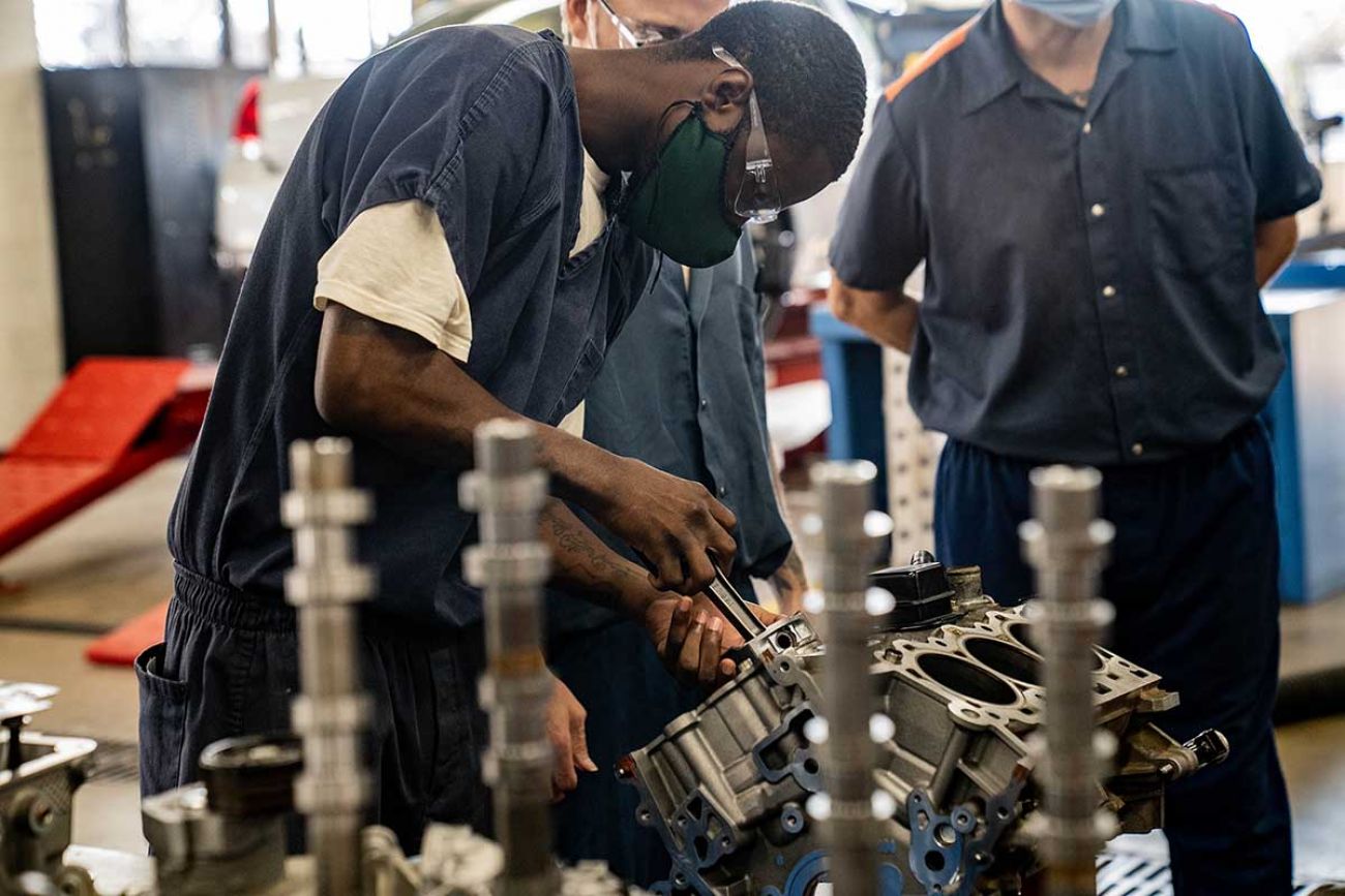 Inmates in an automotive technology class