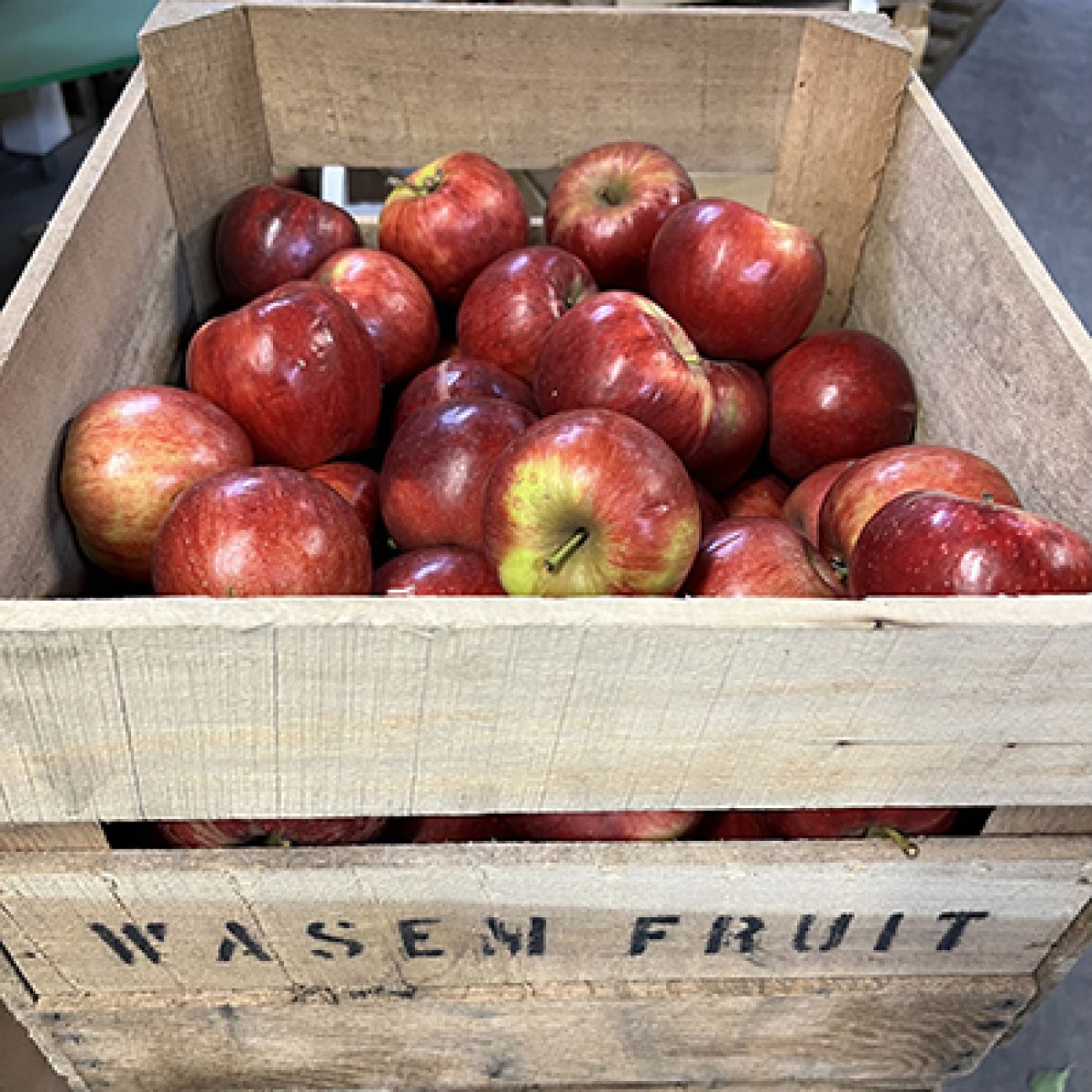 apple in crate