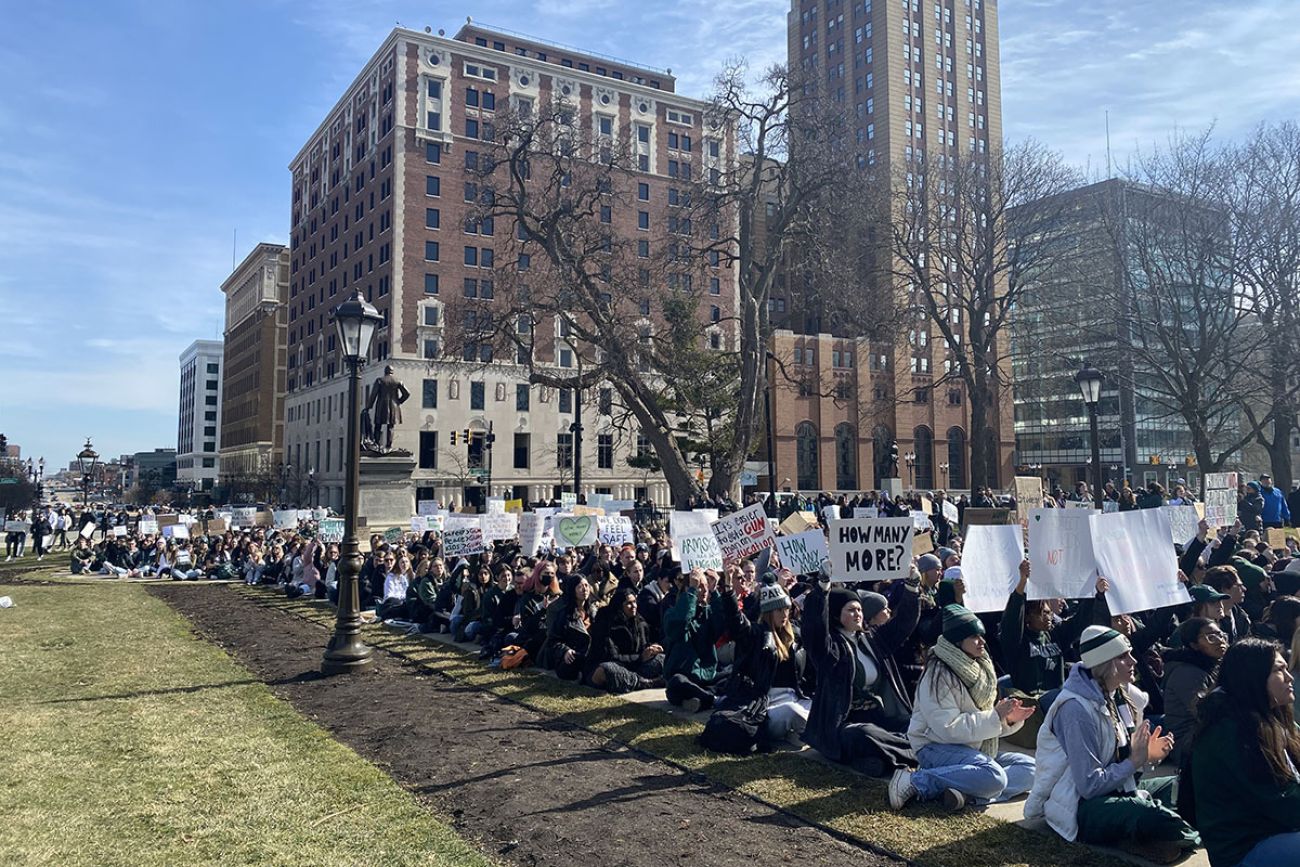 Several hundred students demonstrating