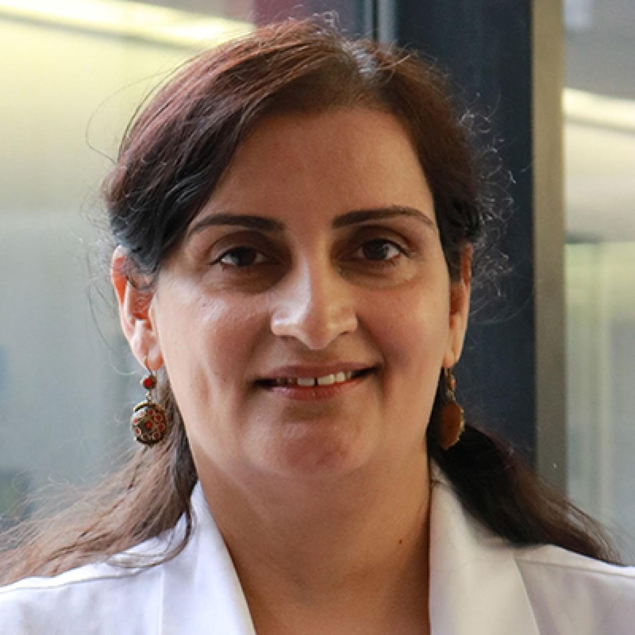 Dr. Teena Chopra headshot