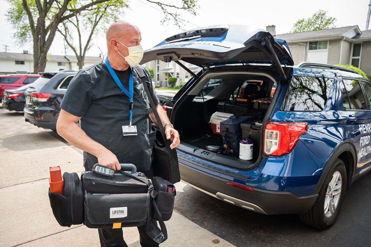 paramedic grabbing bag out of car