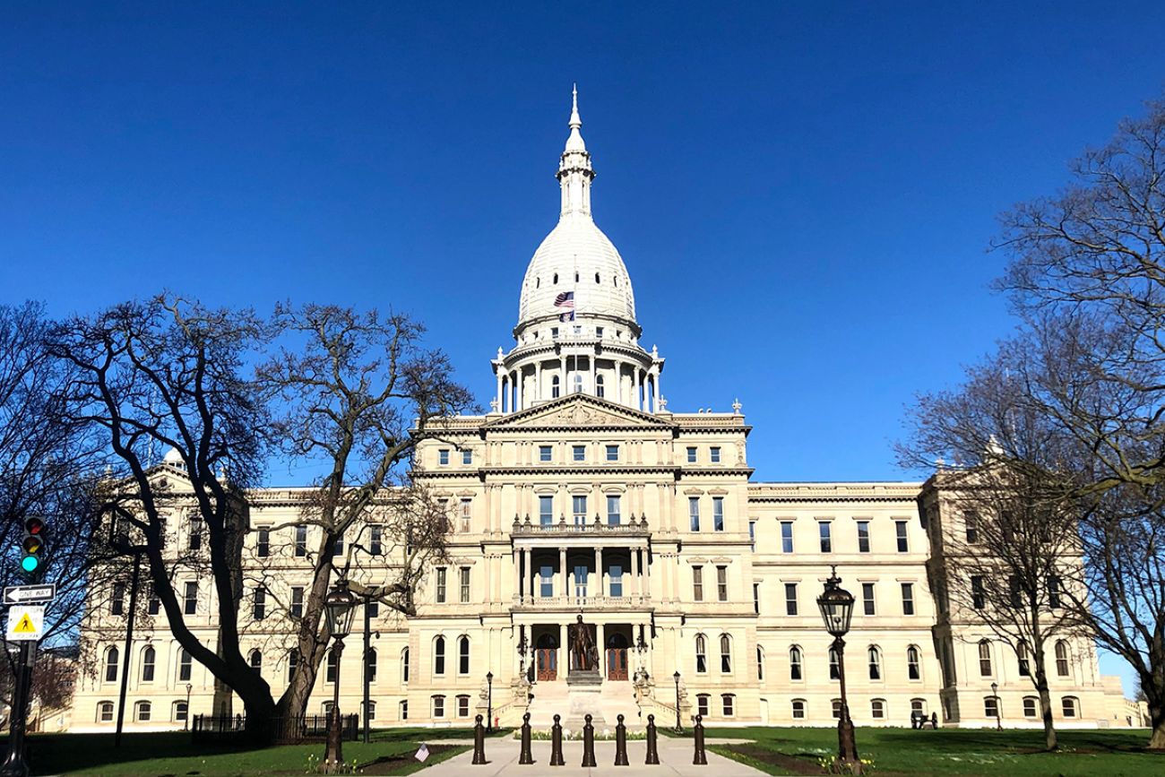 michigan capital on a clear day