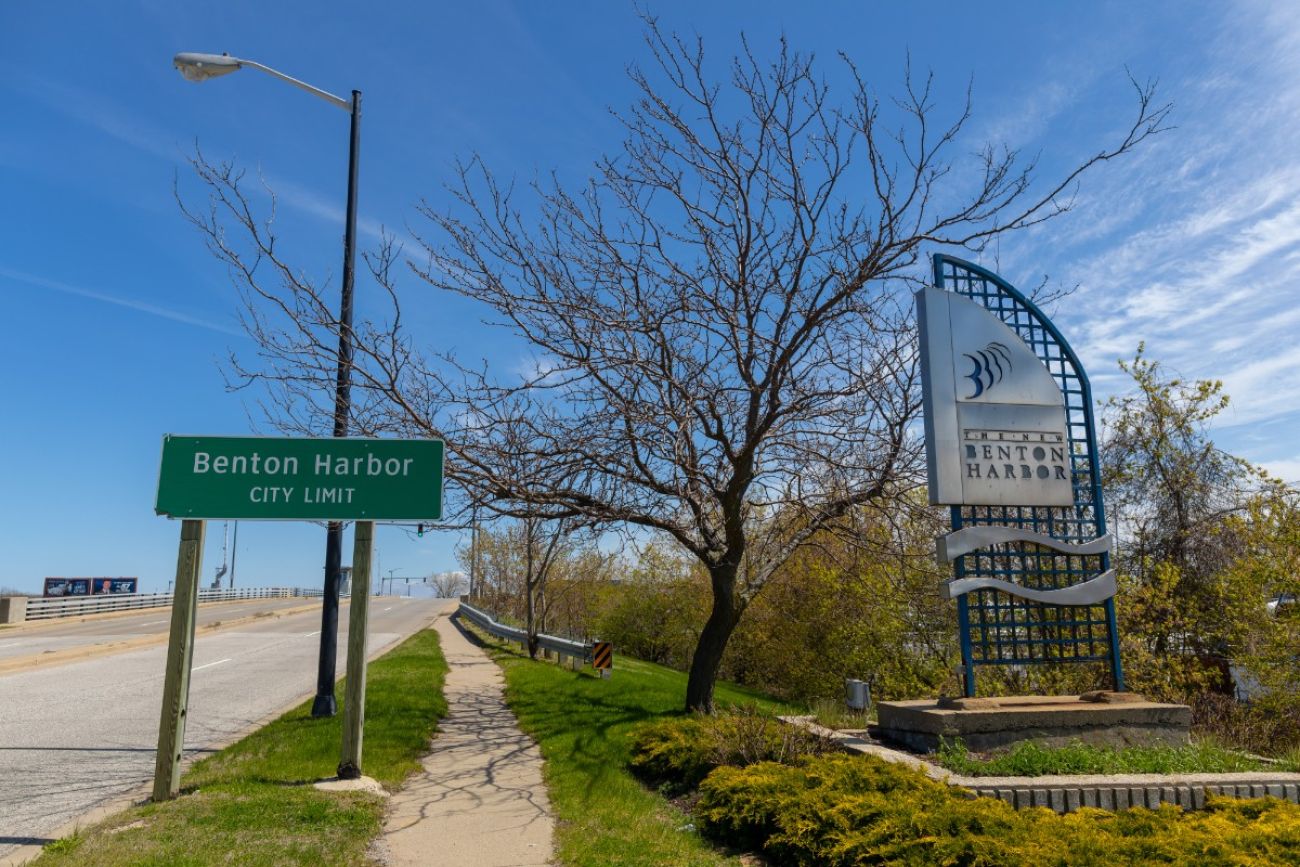 Benton Harbor sign