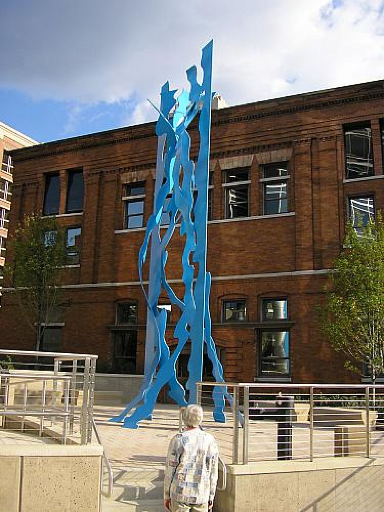statue