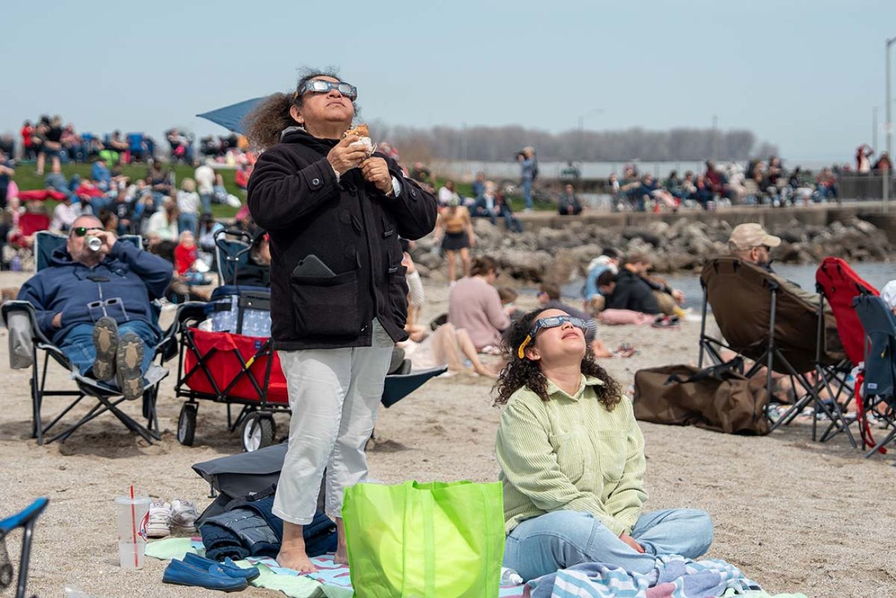 A crowd of solar eclipse enthusiasts at Luna Pier