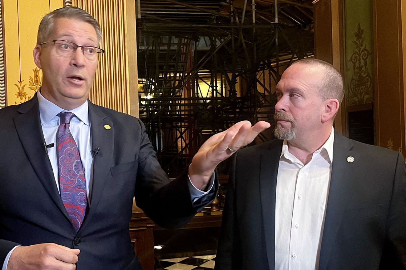 State Reps. Tom Kunse (left) and Mike Harris (right) standing next to each other