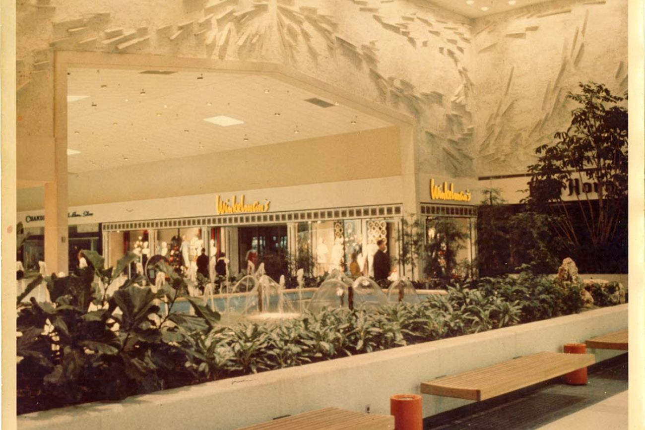 old photo of the interior of Oakland Mall