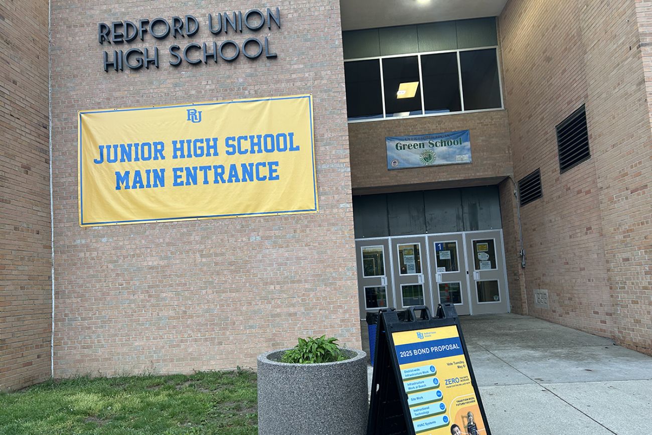 The front of Redford Union High School.