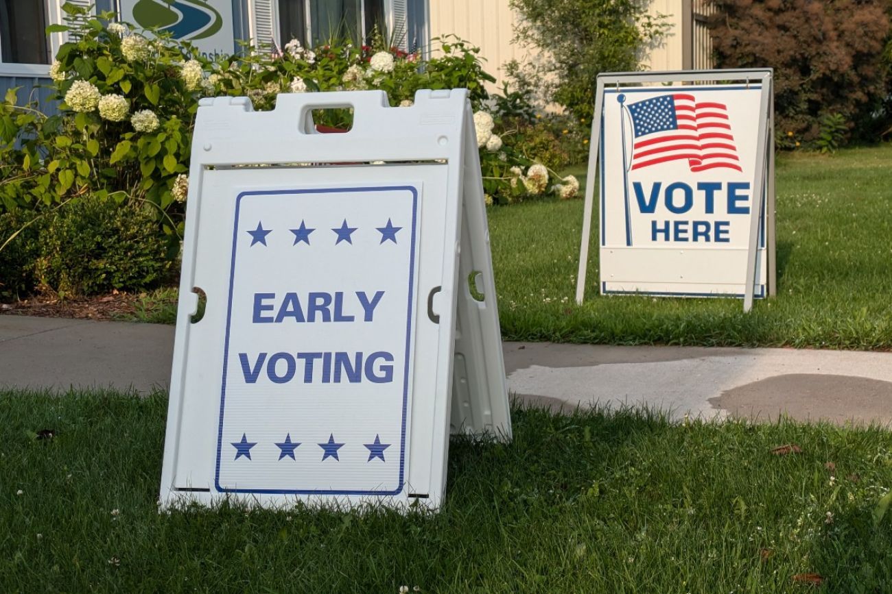 A sign for early voting.