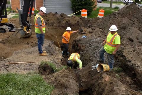 workers replacing pipe