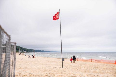 red flag at the beach