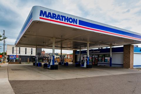 xterior view of the Marathon gas station business in Grand Ledge, MI 