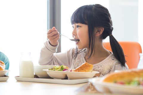 Elementary school student eating lunch