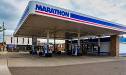 xterior view of the Marathon gas station business in Grand Ledge, MI 