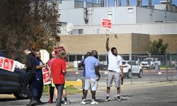 uaw workers striking