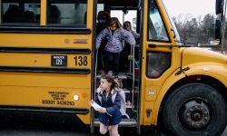 students getting off bus