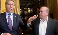 State Reps. Tom Kunse (left) and Mike Harris (right) standing next to each other