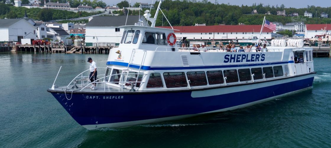 Ferry arrives in Mackinac Island